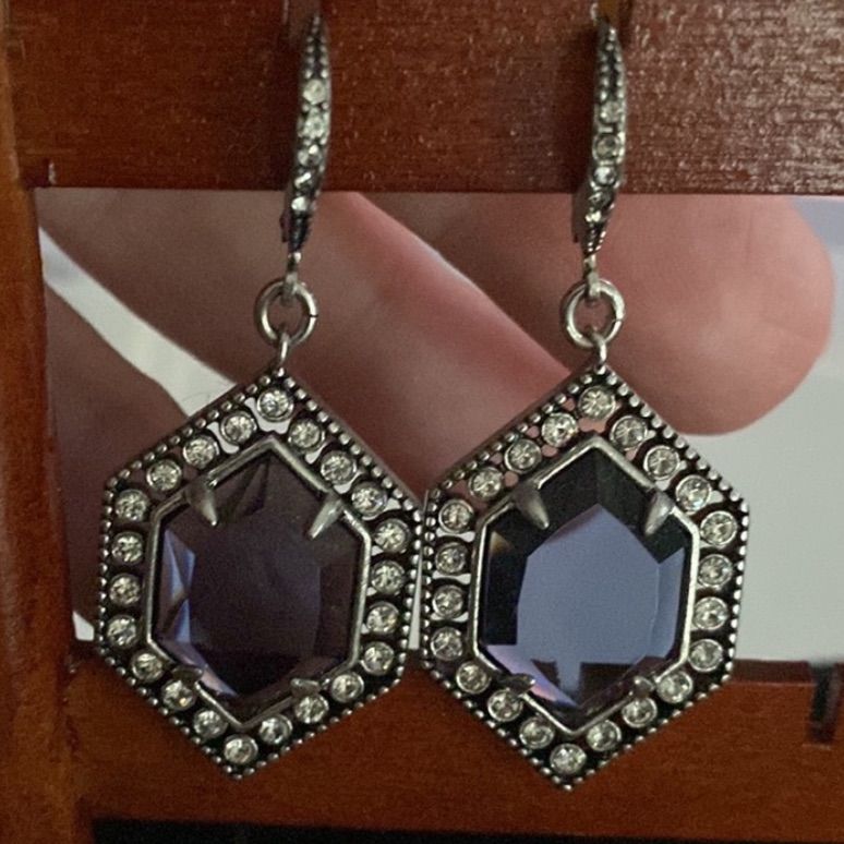 Chloe Isabel Drop Earrings 32$